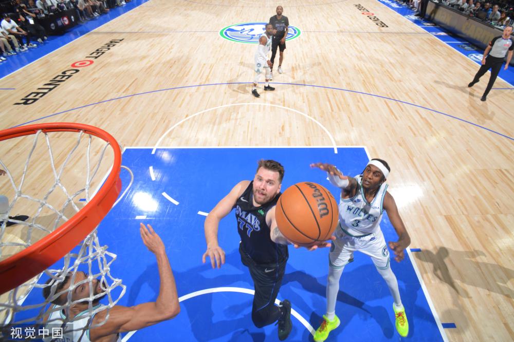 两翼齐飞 两翼齐飞