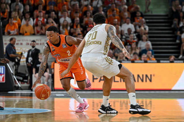 足球发展的 足球发展的